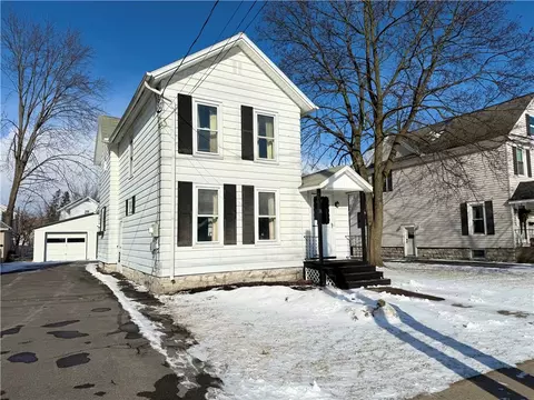 8 Porter St, Seneca Falls, NY 13148