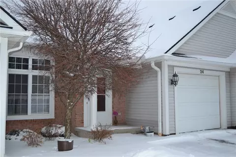 24 Amberwood Pl, Greece, NY 14626