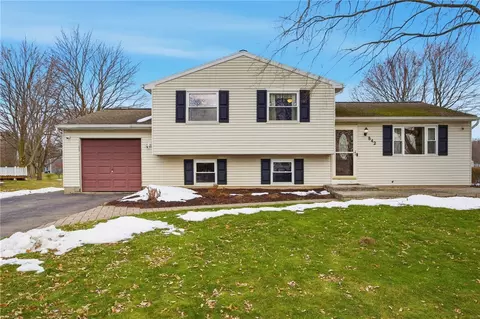 842 Independence Dr, Webster, NY 14580