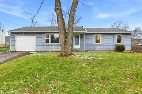 77 Gannett Rd, Farmington, NY 14425