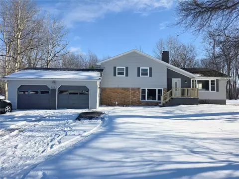 6784 Knickerbocker Rd, Ontario, NY 14519
