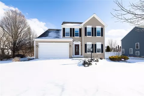 1849 Saddle Horn Dr, Canandaigua, NY 14424