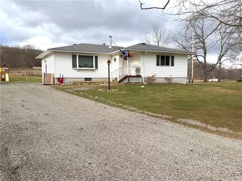 8524 Green Rd, West Sparta, NY 14437