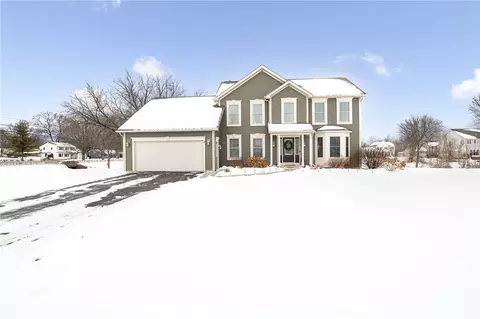 2 Country Village Ln, Parma, NY 14468