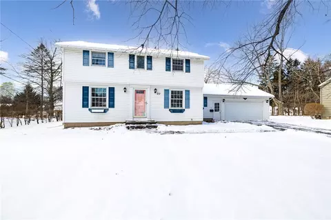 27 Lincolnshire Rd, Webster, NY 14580