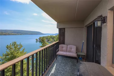 42 Cliffside Dr, South Bristol, NY 14424