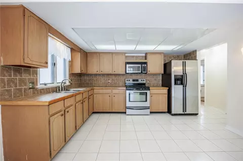 74 Meyerhill Cir E, Irondequoit, NY 14617 photo 9