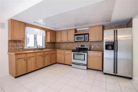 74 Meyerhill Cir E, Irondequoit, NY 14617 photo 7
