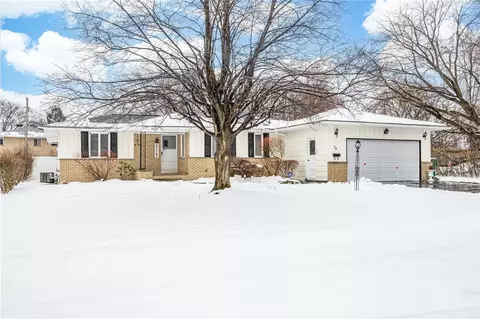 74 Meyerhill Cir E, Irondequoit, NY 14617