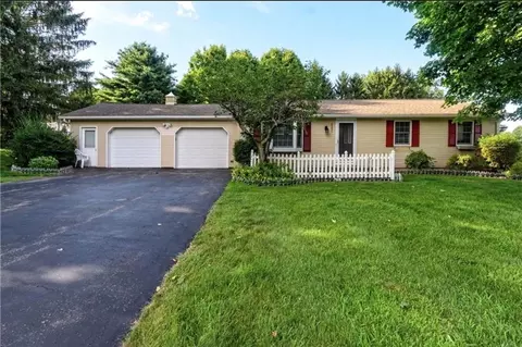 2351 Morrison Dr, Palmyra, NY 14522