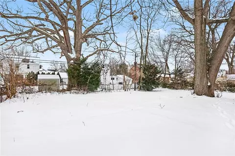 Exterior - 383 Wimbledon Rd, Irondequoit, NY 14617 photo 4 of 4