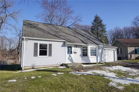 8 Packet Boat Dr, Perinton, NY 14450