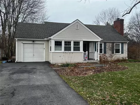 15 Lynnwood Dr, Rochester, NY 14618