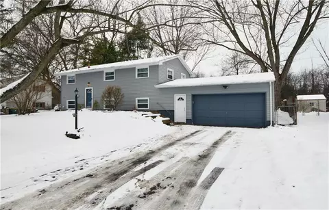 65 Kenwick Dr, Rochester, NY 14623