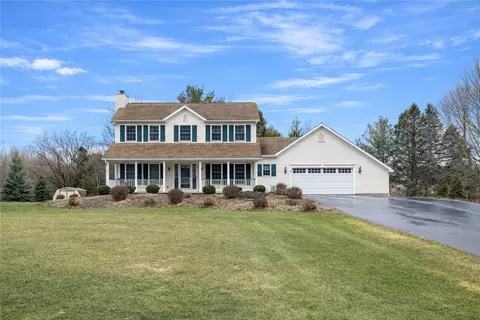 9 Knollwood Dr, Ogden, NY 14428