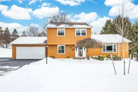 34 Meadow Gln, Perinton, NY 14450