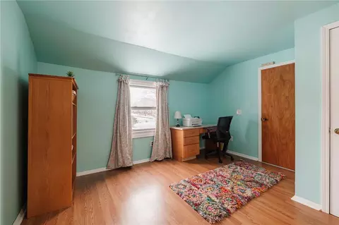 Bedroom - 166 Thorncliffe Dr, Irondequoit, NY 14617 photo 6 of 8