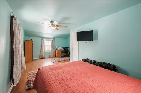 Bedroom - 166 Thorncliffe Dr, Irondequoit, NY 14617 photo 5 of 8