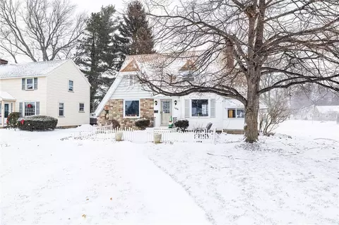 Exterior - 166 Thorncliffe Dr, Irondequoit, NY 14617 photo 5 of 7