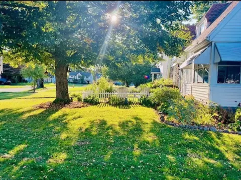 Exterior - 166 Thorncliffe Dr, Irondequoit, NY 14617 photo 2 of 7
