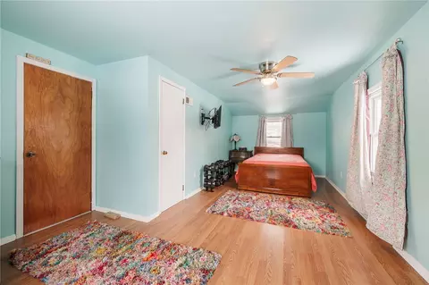 Bedroom - 166 Thorncliffe Dr, Irondequoit, NY 14617 photo 4 of 8