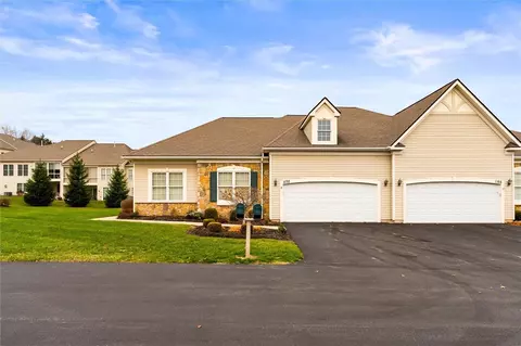 1170 Chaucer Ct, Victor, NY 14564