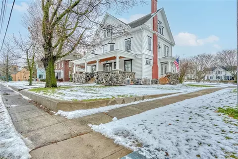 121 E Main St, Webster, NY 14580