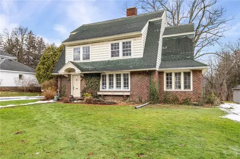 138 Maplewood Ave, Ogden, NY 14559