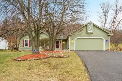 31 Black Mallard Cir, Perinton, NY 14450