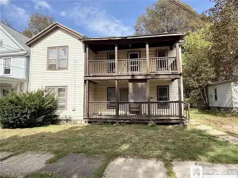 28 W 9th St, Jamestown, NY 14701