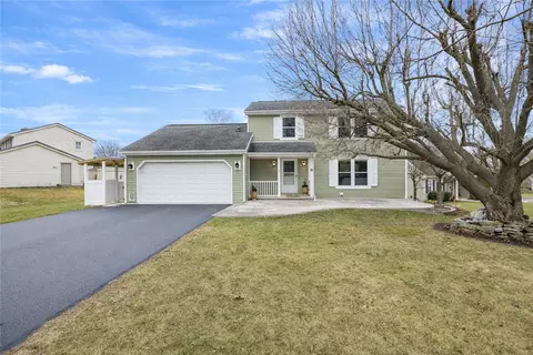 10 Haverhill Dr, Chili, NY 14428