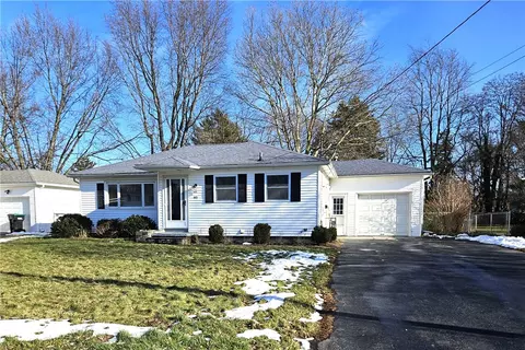 40 Chad Cir, Greece, NY 14616