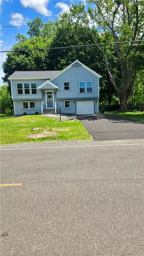 6648 Lakeside Rd, Ontario, NY 14519