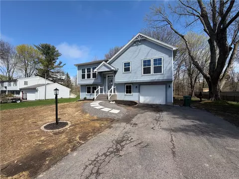 6648 Lakeside Rd, Ontario, NY 14519