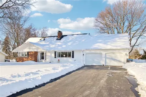 1658 Schlegel Rd, Webster, NY 14580
