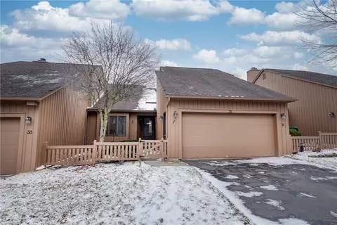 31 Sky Ridge Dr, Rochester, NY 14625