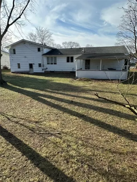 Exterior - 40 Flagstaff Dr, Irondequoit, NY 14622 photo 5 of 11