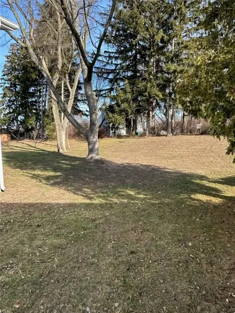 Exterior - 40 Flagstaff Dr, Irondequoit, NY 14622 photo 9 of 11