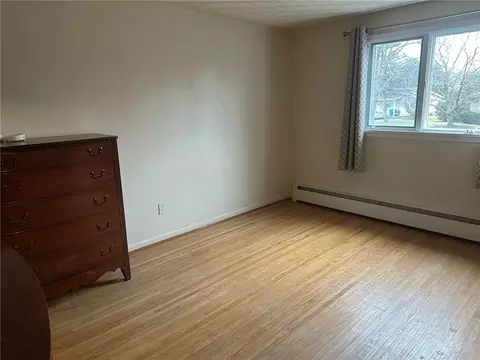 Bedroom - 40 Flagstaff Dr, Irondequoit, NY 14622 photo 2 of 4