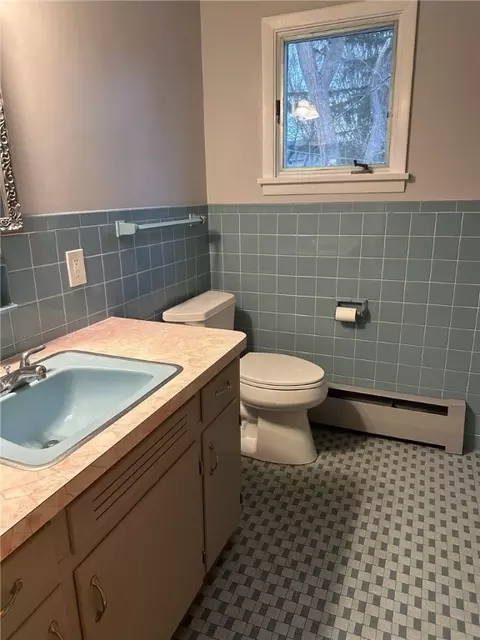 Bath - 40 Flagstaff Dr, Irondequoit, NY 14622 photo 5 of 5