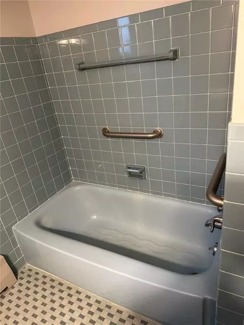 Bath - 40 Flagstaff Dr, Irondequoit, NY 14622 photo 4 of 5