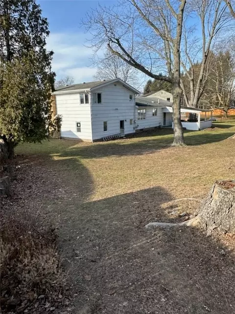 Exterior - 40 Flagstaff Dr, Irondequoit, NY 14622 photo 6 of 11