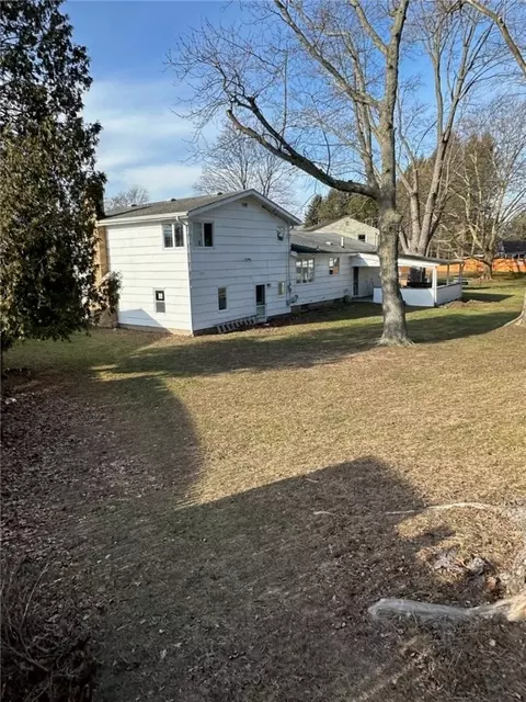 Exterior - 40 Flagstaff Dr, Irondequoit, NY 14622 photo 7 of 11