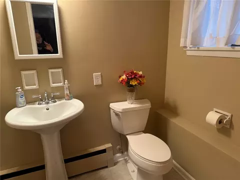 Bath - 40 Flagstaff Dr, Irondequoit, NY 14622 photo 2 of 5