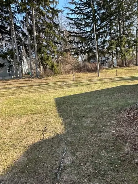Exterior - 40 Flagstaff Dr, Irondequoit, NY 14622 photo 10 of 11