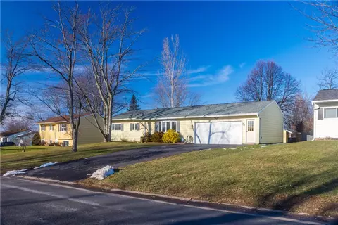 60 Stoddard Dr, Henrietta, NY 14467