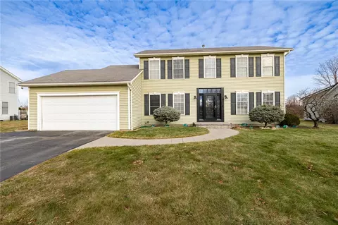 5216 Park Meadow Ln, Canandaigua, NY 14424