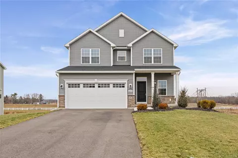 6431 Claremont Ct, Victor, NY 14564