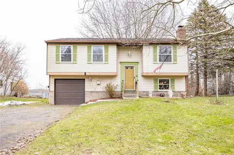3248 Dayspring Rdg, Walworth, NY 14568