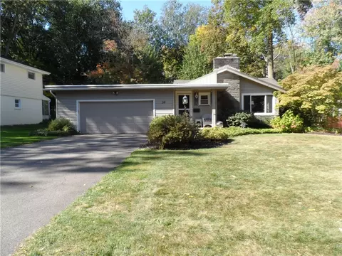 39 Wendover Rd, Brighton, NY 14610